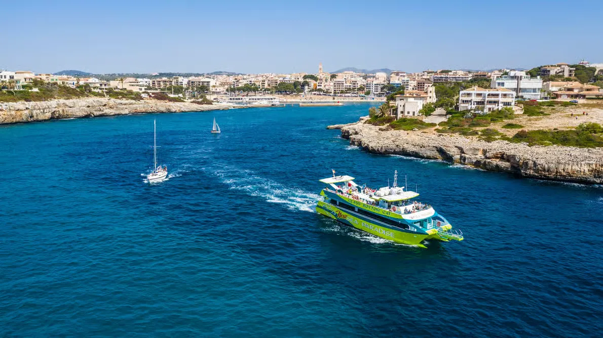 Cala Romántica beach, s'Estany d'en Mas, departure point for tours