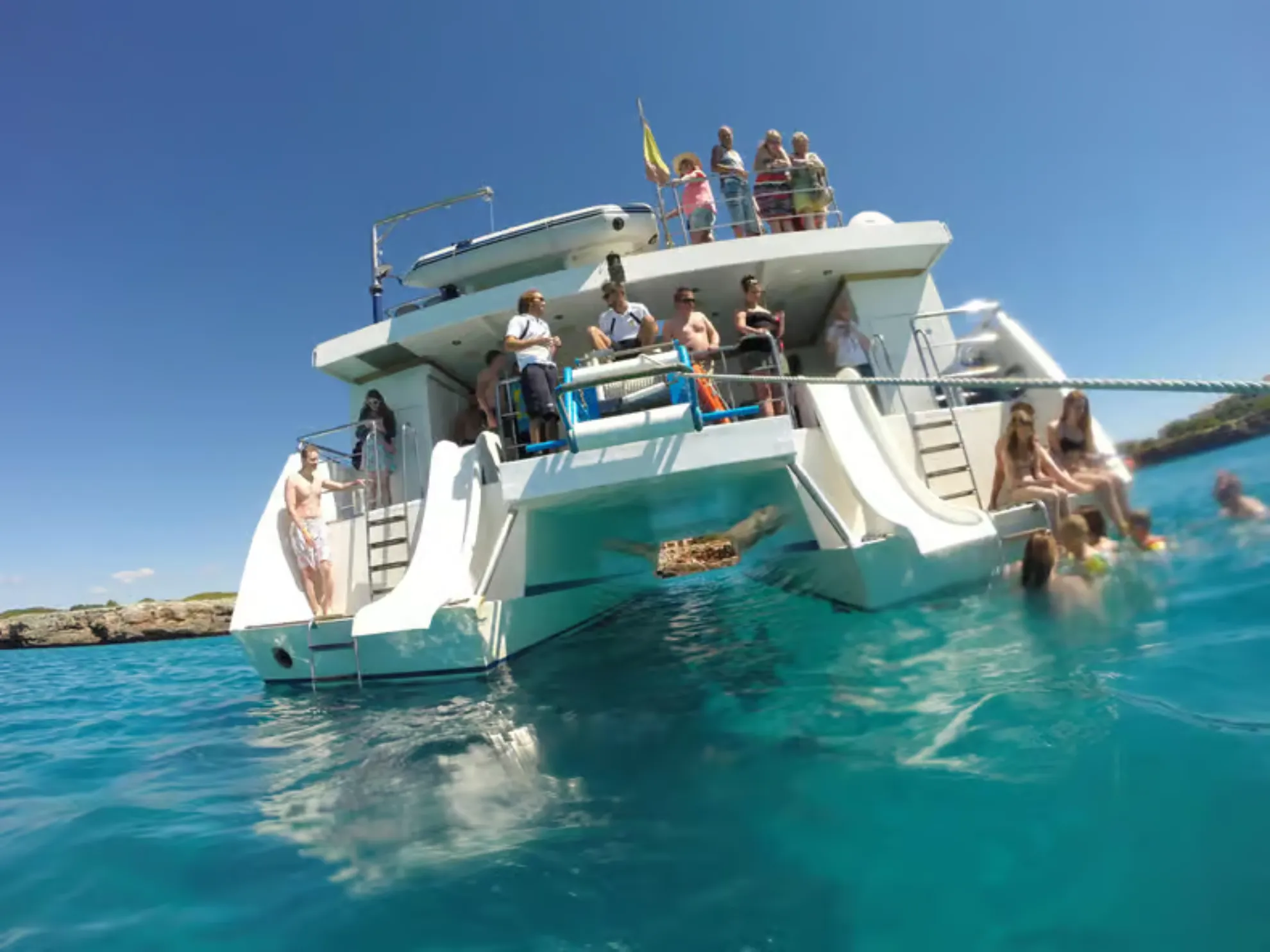 Discovering caves by catamaran